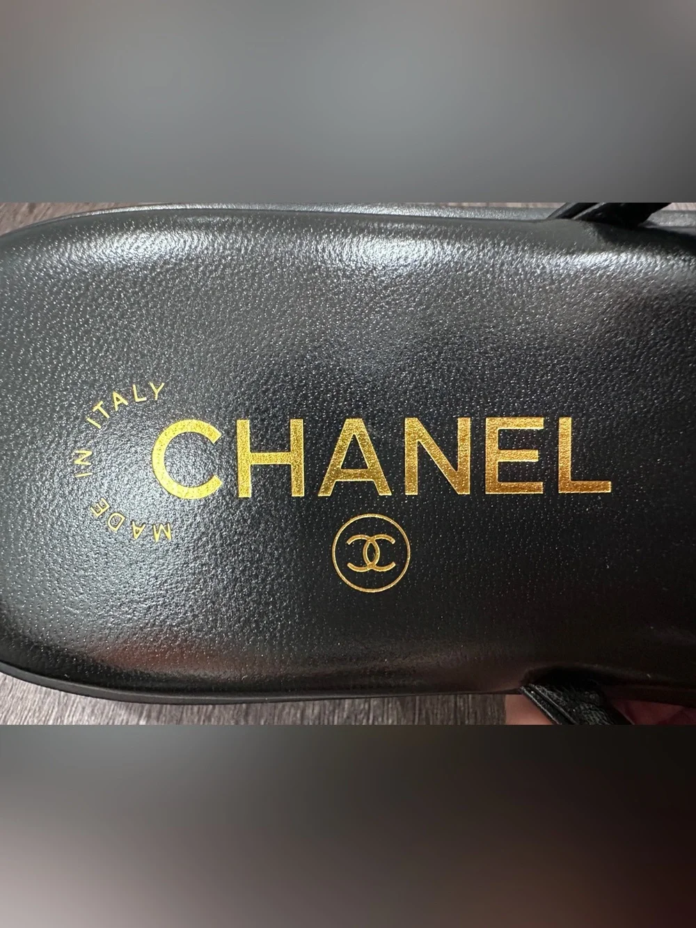 2026 CHANEL Black leather GOLD CC Logo FLIP FLOP Slides Flat Sandals 41.5C BLAZY